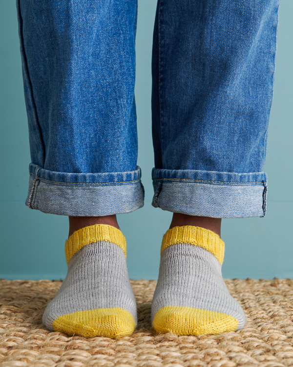 Easy Heel Colorblock Socks in Quartz | Purl Soho