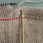 knit-hem-with-crochet-bind-off-1-Featured