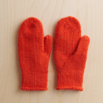 arched-gusset-mittens-knitting-yarn-dk-free-knitting-pattern-600-04_crop